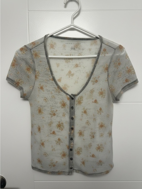 American Eagle Outfitters Tops - 🌟MIX&MATCH: 4 for $25🌟 American Eagle Floral Waffle Knit Button Tee Size M